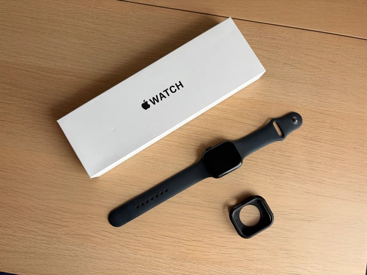 Used Apple Watch SE (Gen 2) 44mm Midnight - Image 1