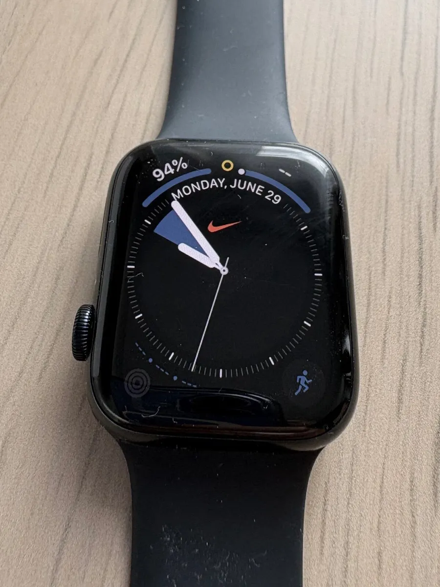 Used Apple Watch SE (Gen 2) 44mm Midnight - Image 4
