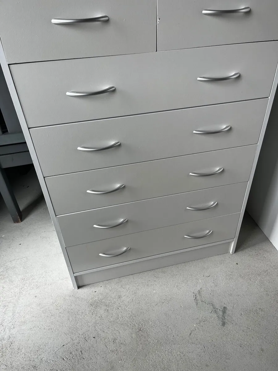 Wardrobe an chest if drawers - Image 4