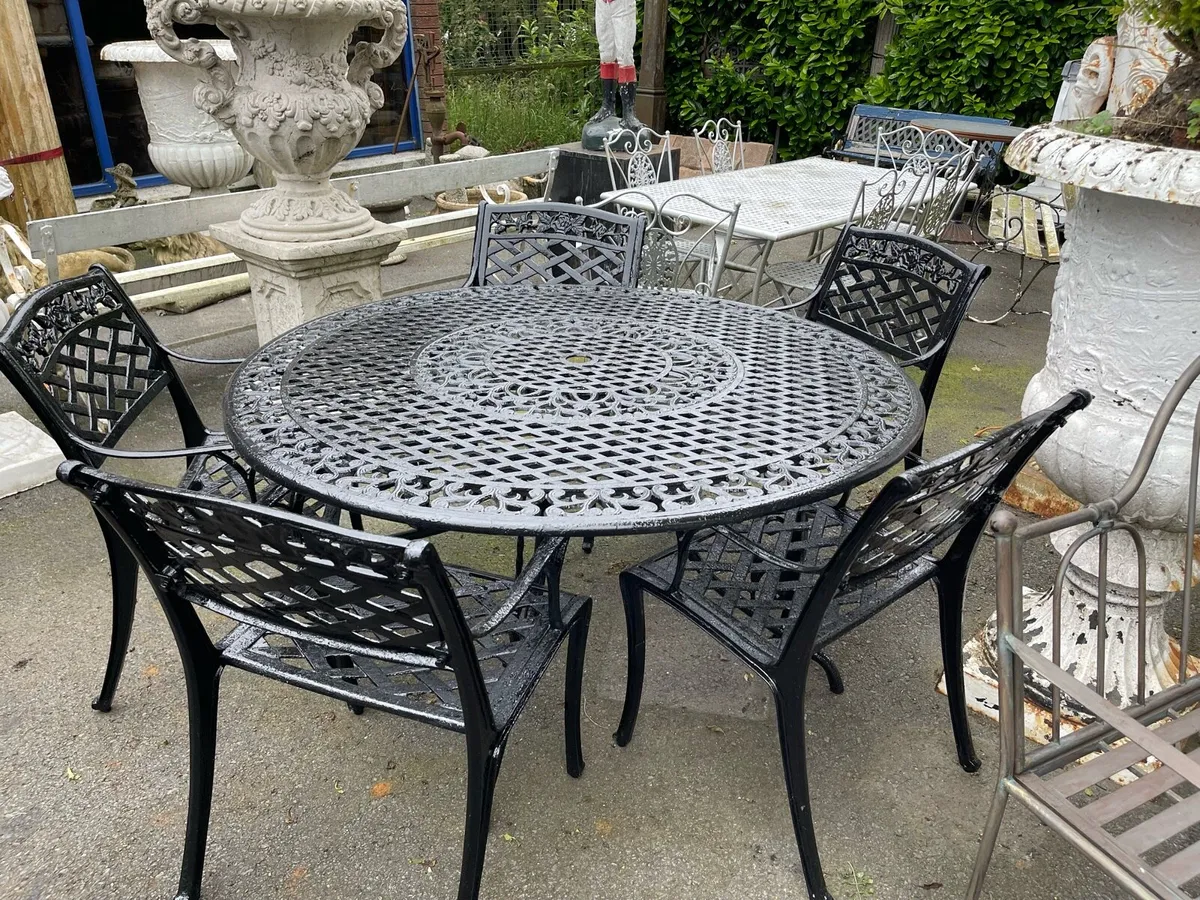 Garden table 5 chairs - Image 1