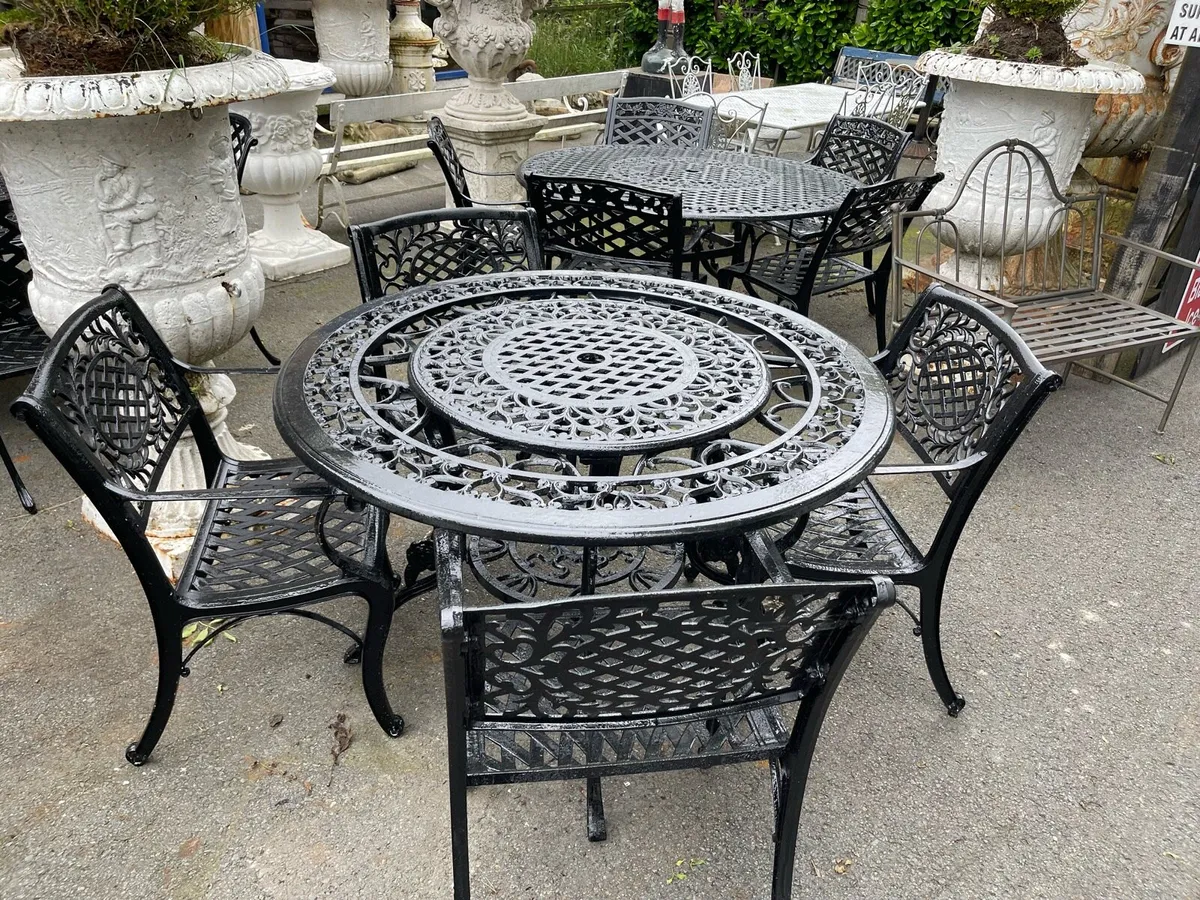 Table 4 chairs - Image 2