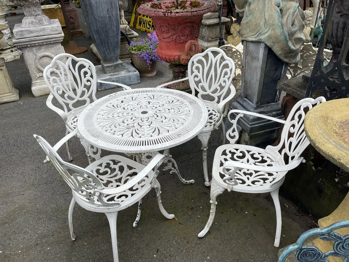 Garden table 4 chairs - Image 1