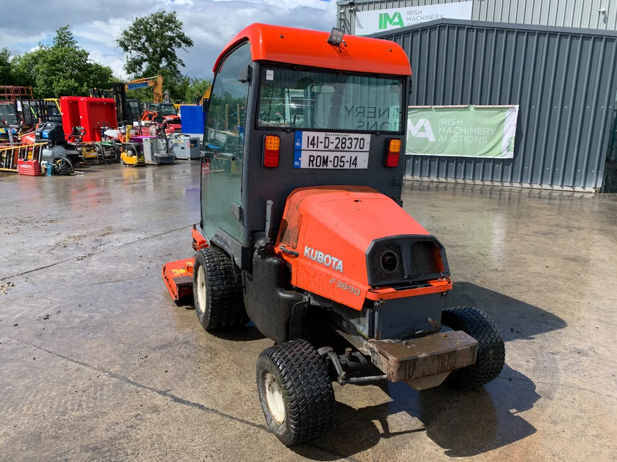 UNRESERVED 2013 KUBOTA F3890 OUT FRONT MOWER - Image 3