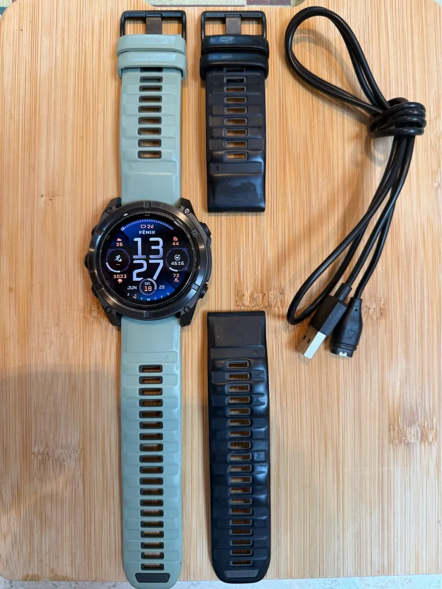 Fenix 8 - Amoled 51mm, Sapphire, Carbon Grey DLC - Image 2