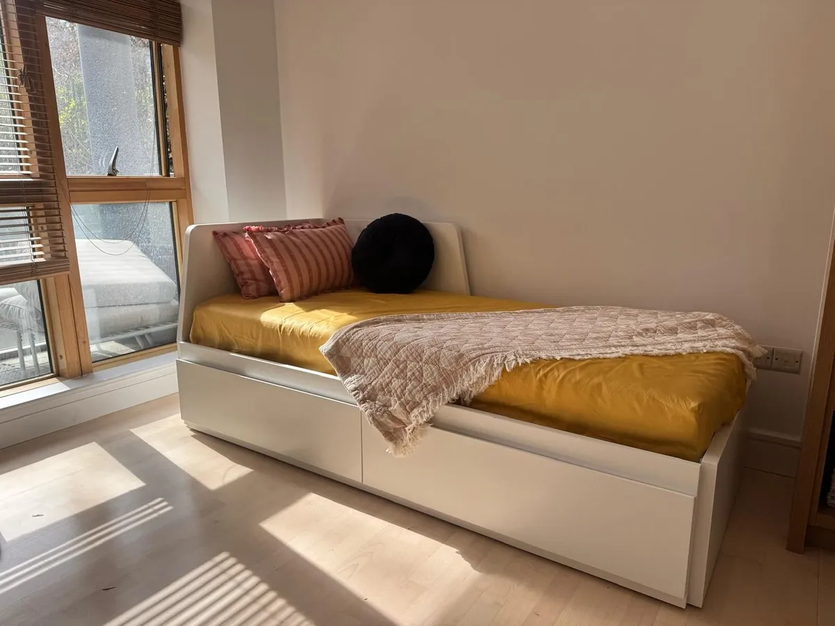 IKEA Flekke Daybed/Sofabed - Image 1