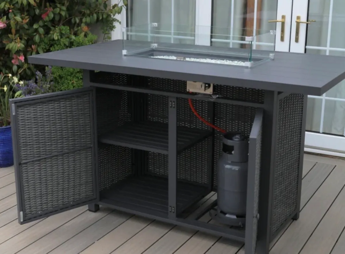 6 seater bar suite with firepit - Image 4
