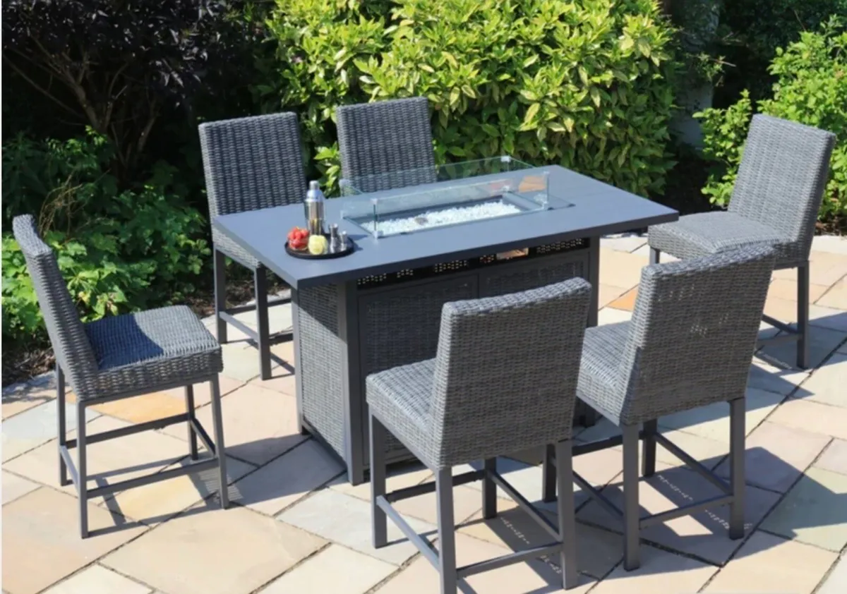 6 seater bar suite with firepit - Image 1