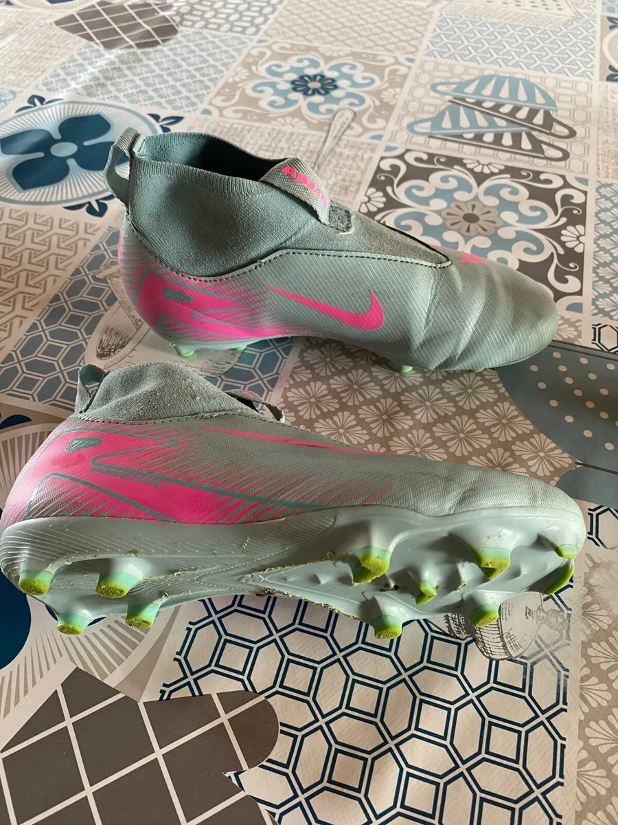 Kid’s football boots size 2