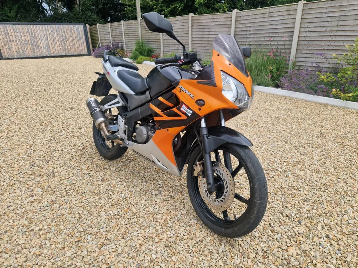 CBR125R - Image 3