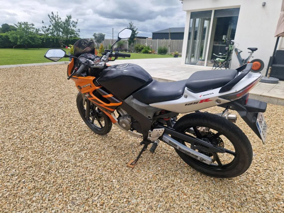 CBR125R - Image 4