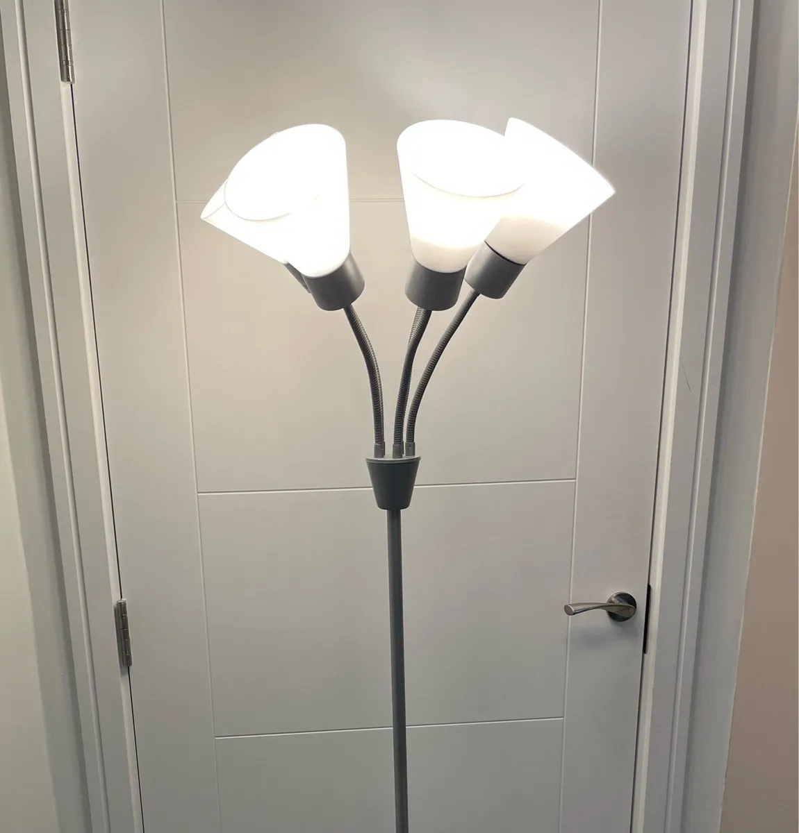 Floor lamp like new for sale - Image 1