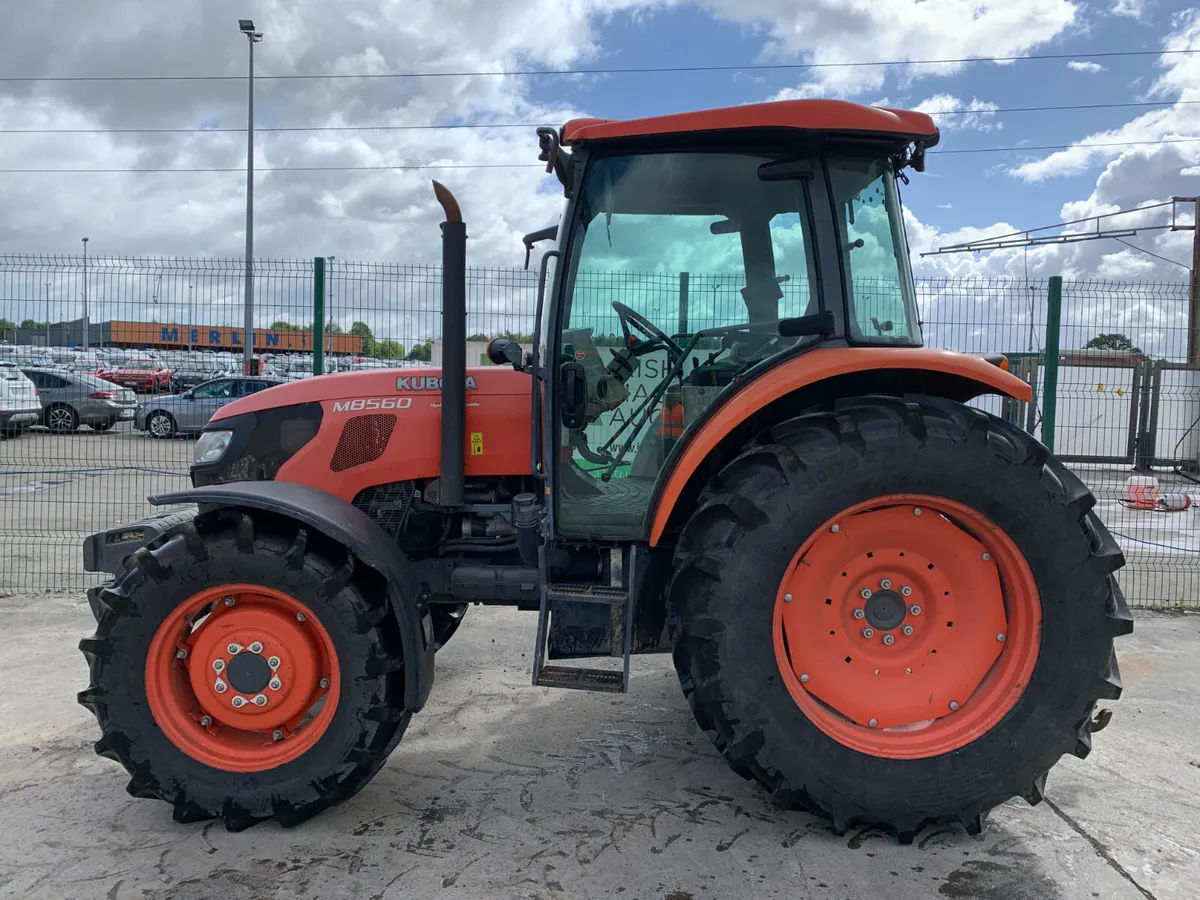 UNRESERVED 2014 KUBOTA M8560 4WD TRACTIR FOR AUCT - Image 2