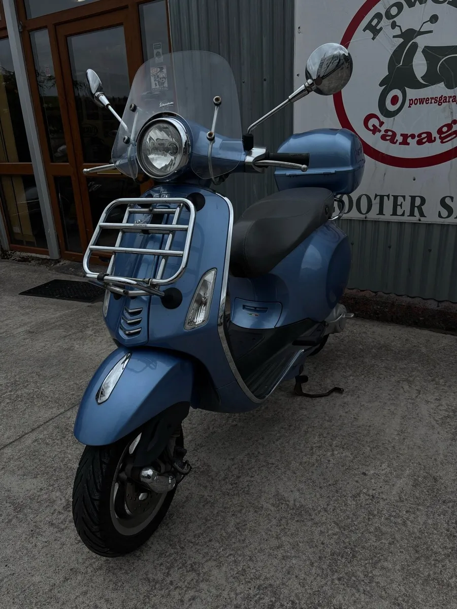 2015 Vespa Primavera 2 stroke 50cc model - Image 2