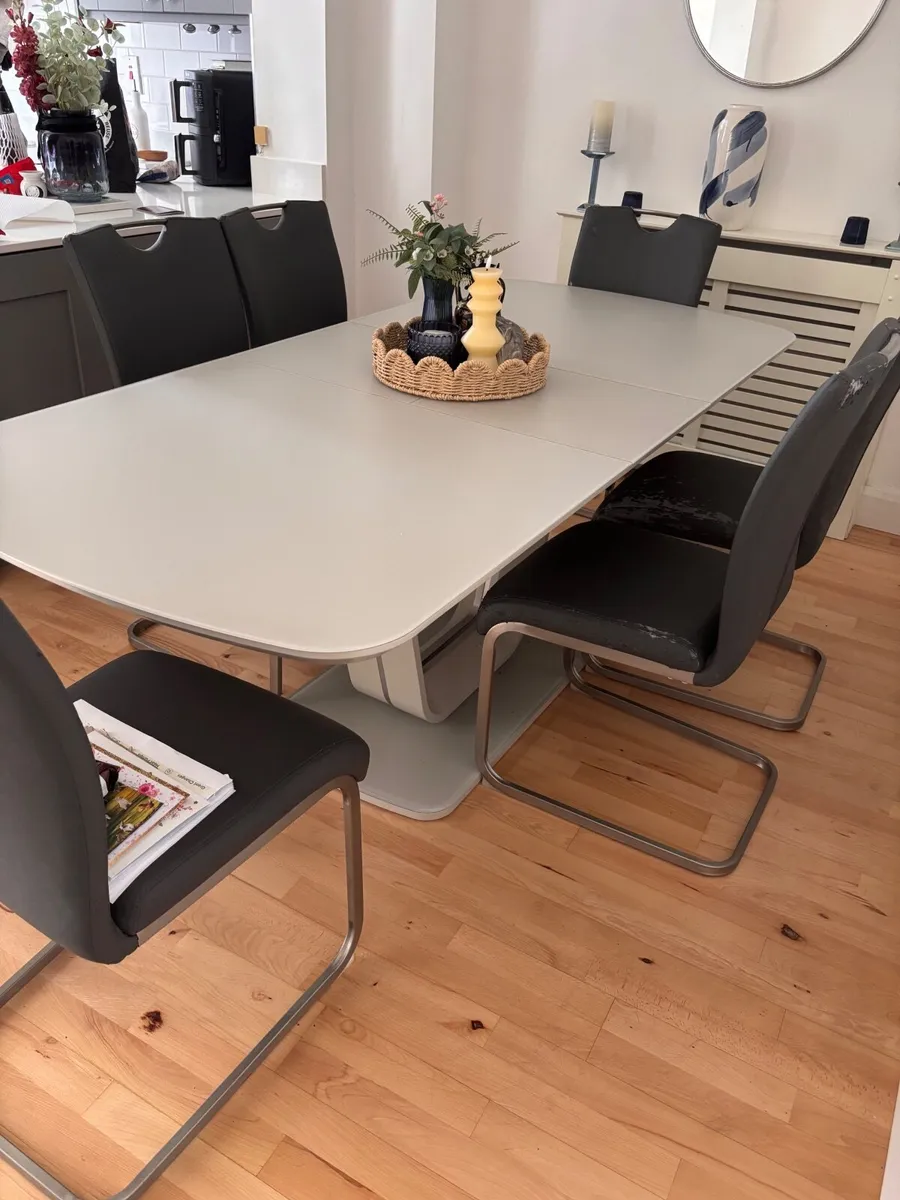 Dining table - Image 4
