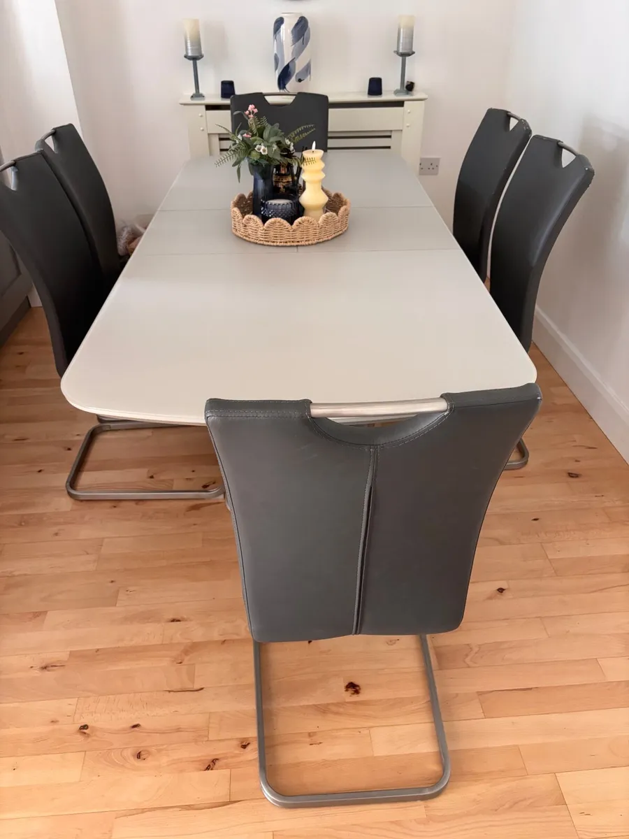 Dining table - Image 3