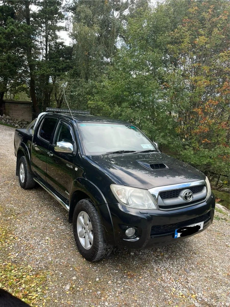 2010 Toyota Hilux Invincible 3.0 D-4D - Image 1