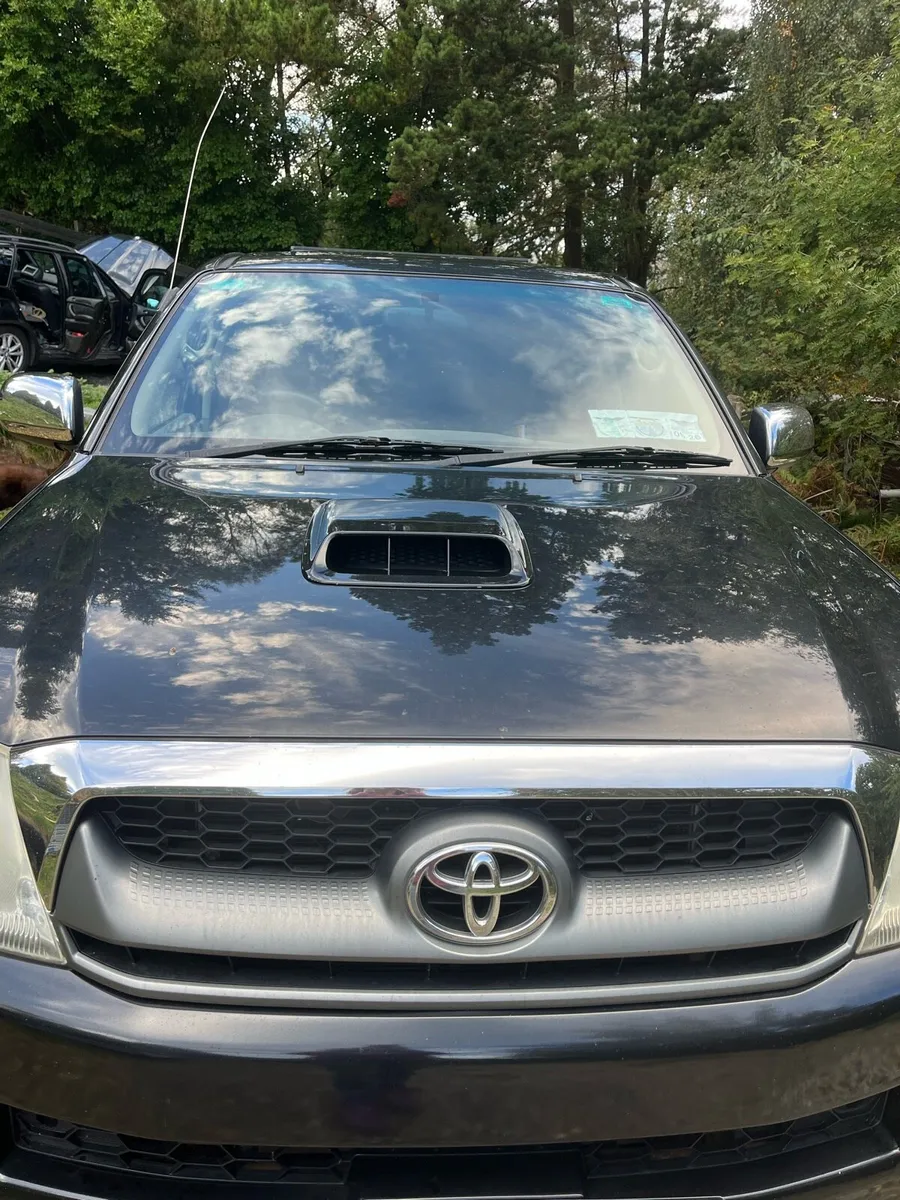 2010 Toyota Hilux Invincible 3.0 D-4D - Image 2