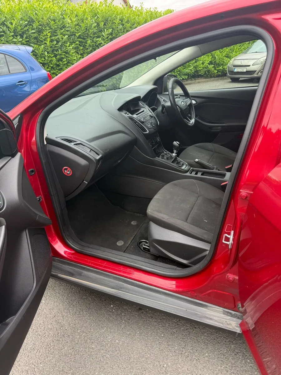 5 door Focus van - Image 4