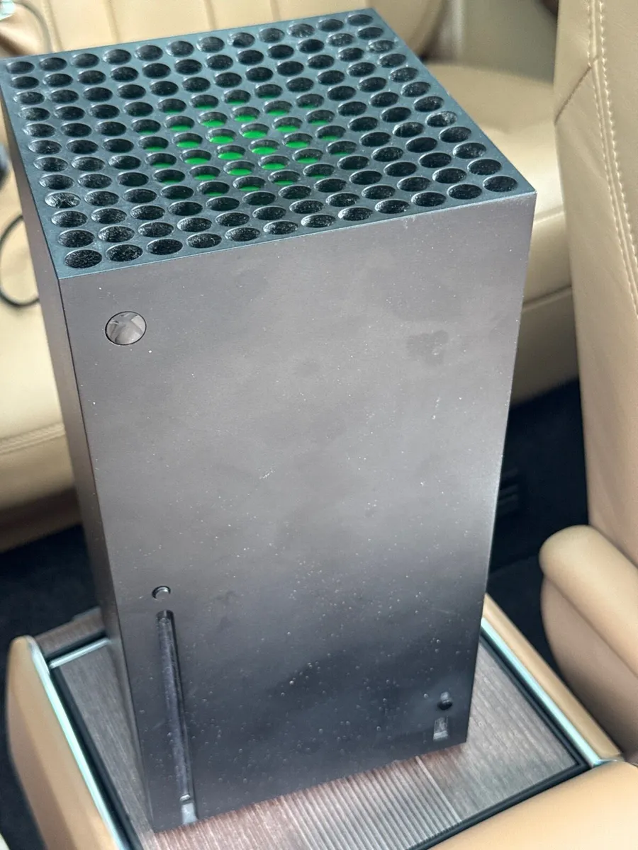 Xbox Series X - Image 1