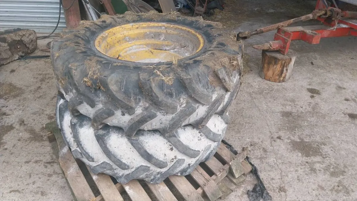 Lime spreader wheels - Image 2