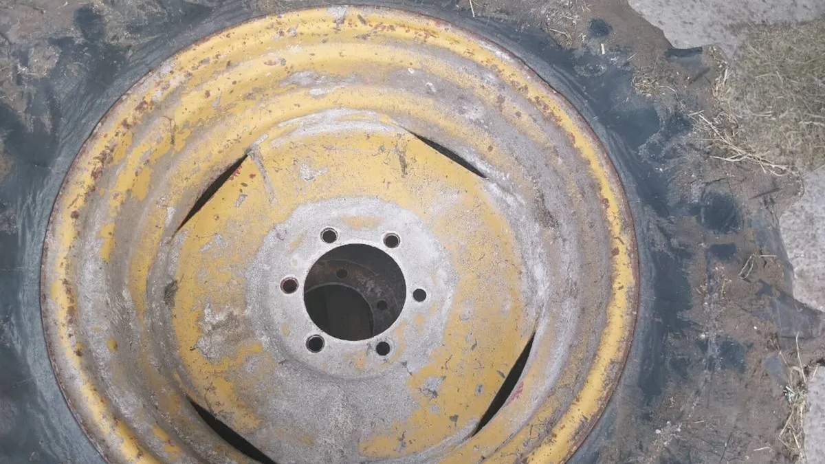 Lime spreader wheels - Image 1