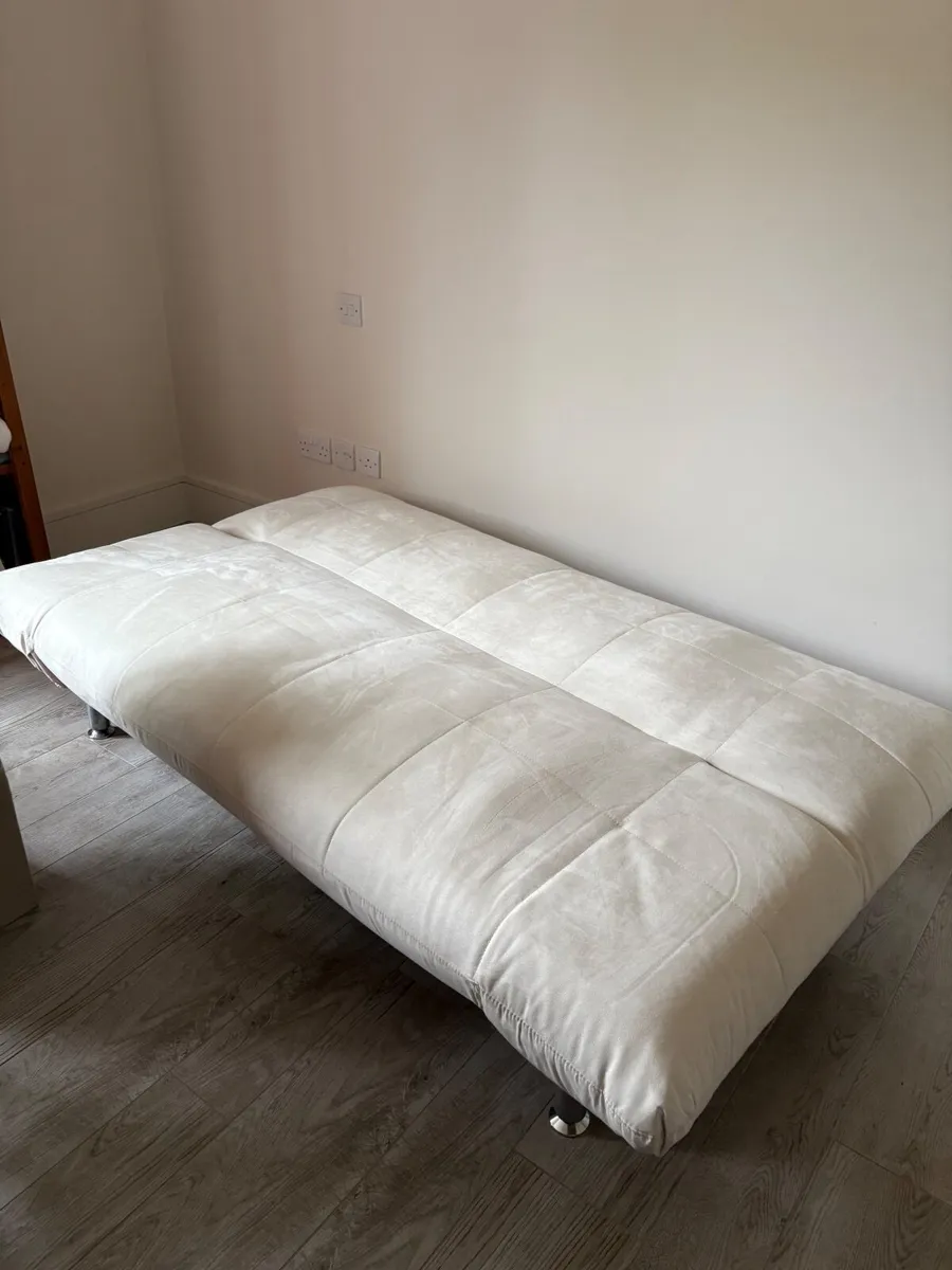 Couch/bed - Image 1