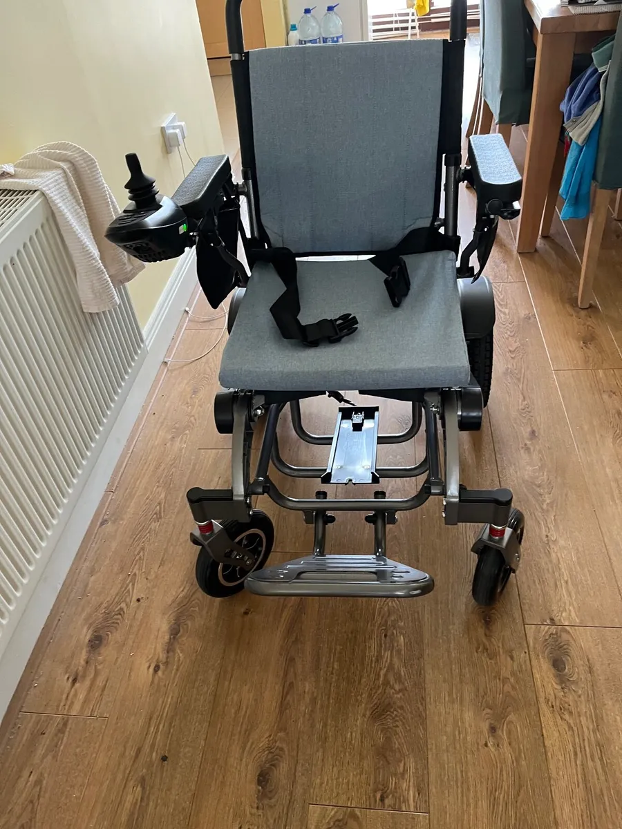 T56 Powerchair. Folding - Image 3