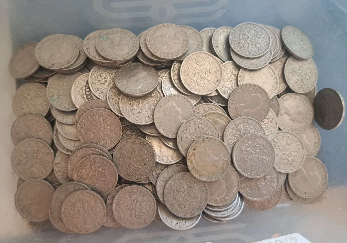 English Pre-decimal Sixpences (+ 190 coins) - Image 3