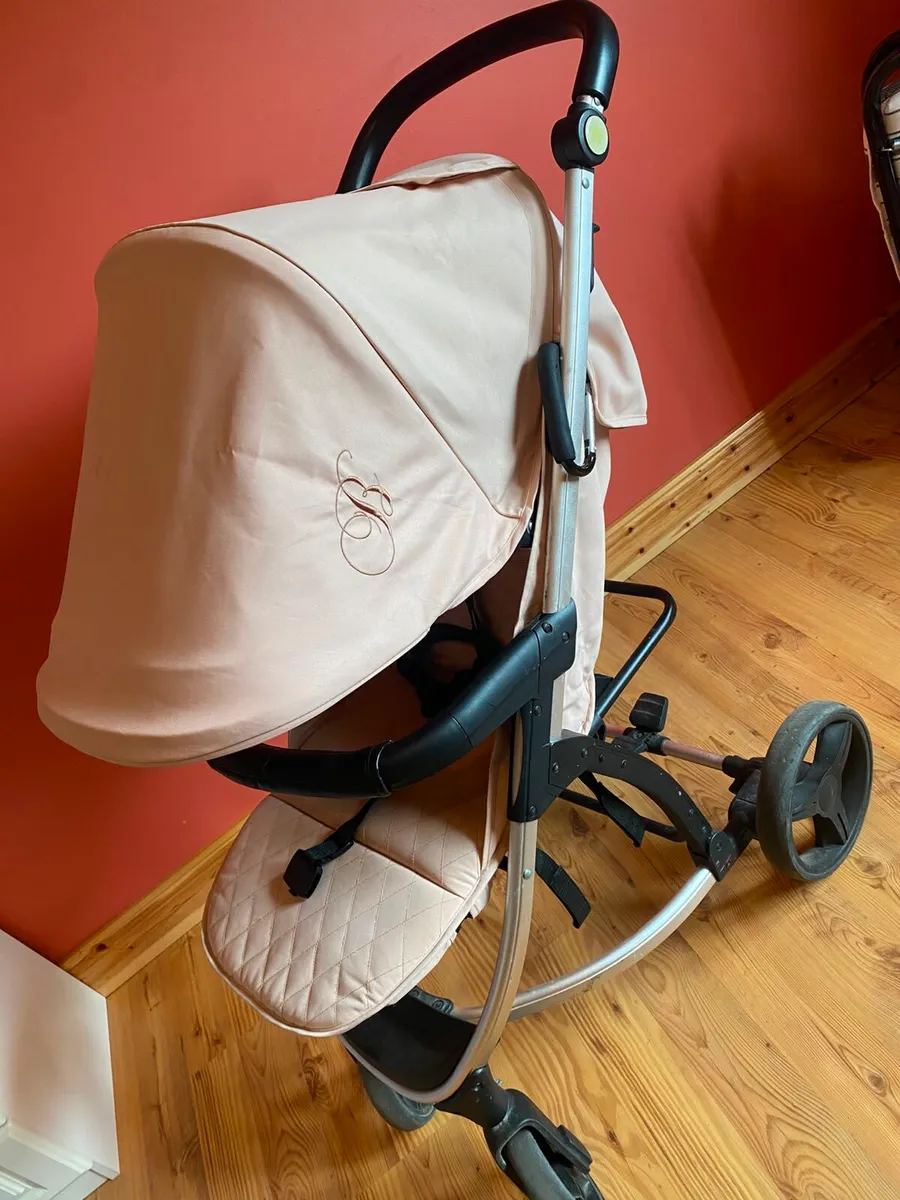 Baby pink Travel system - Image 1