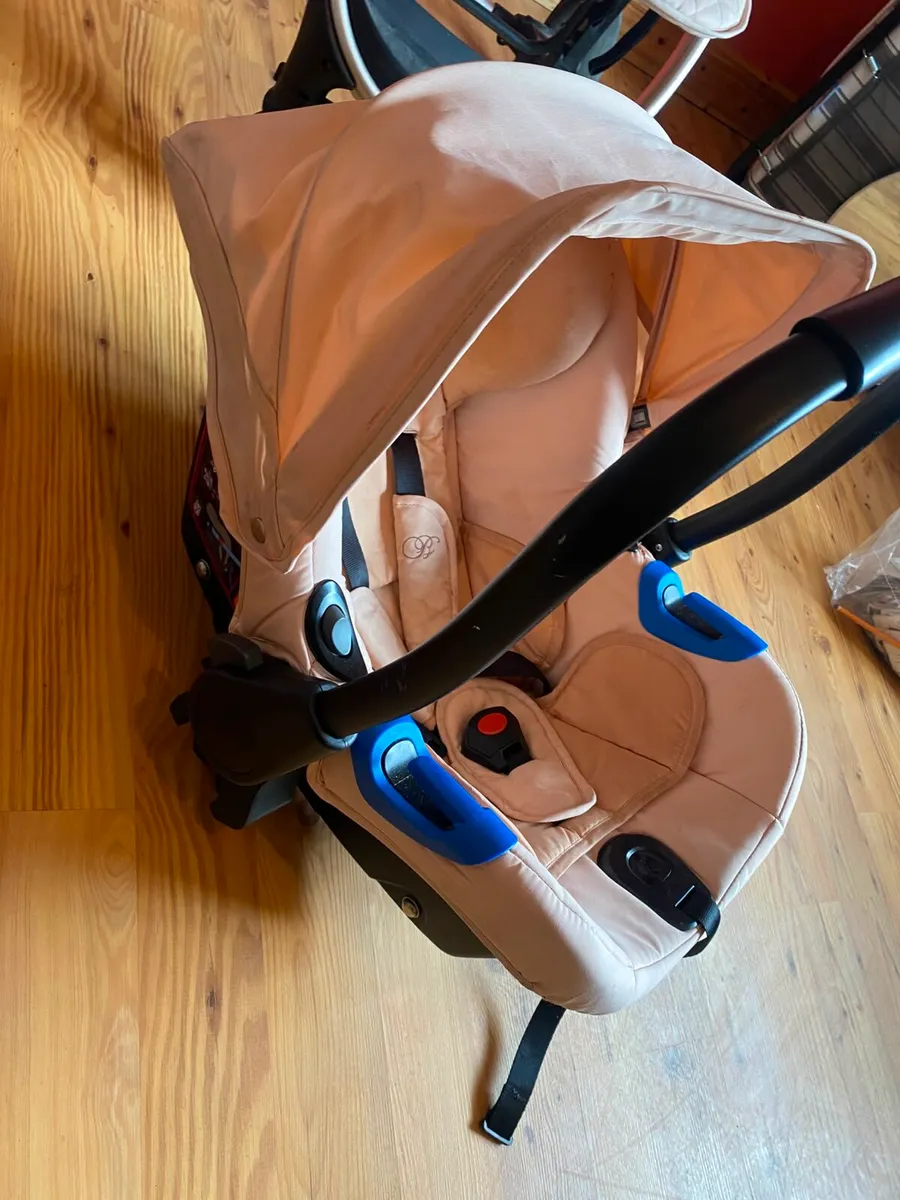 Baby pink Travel system - Image 3