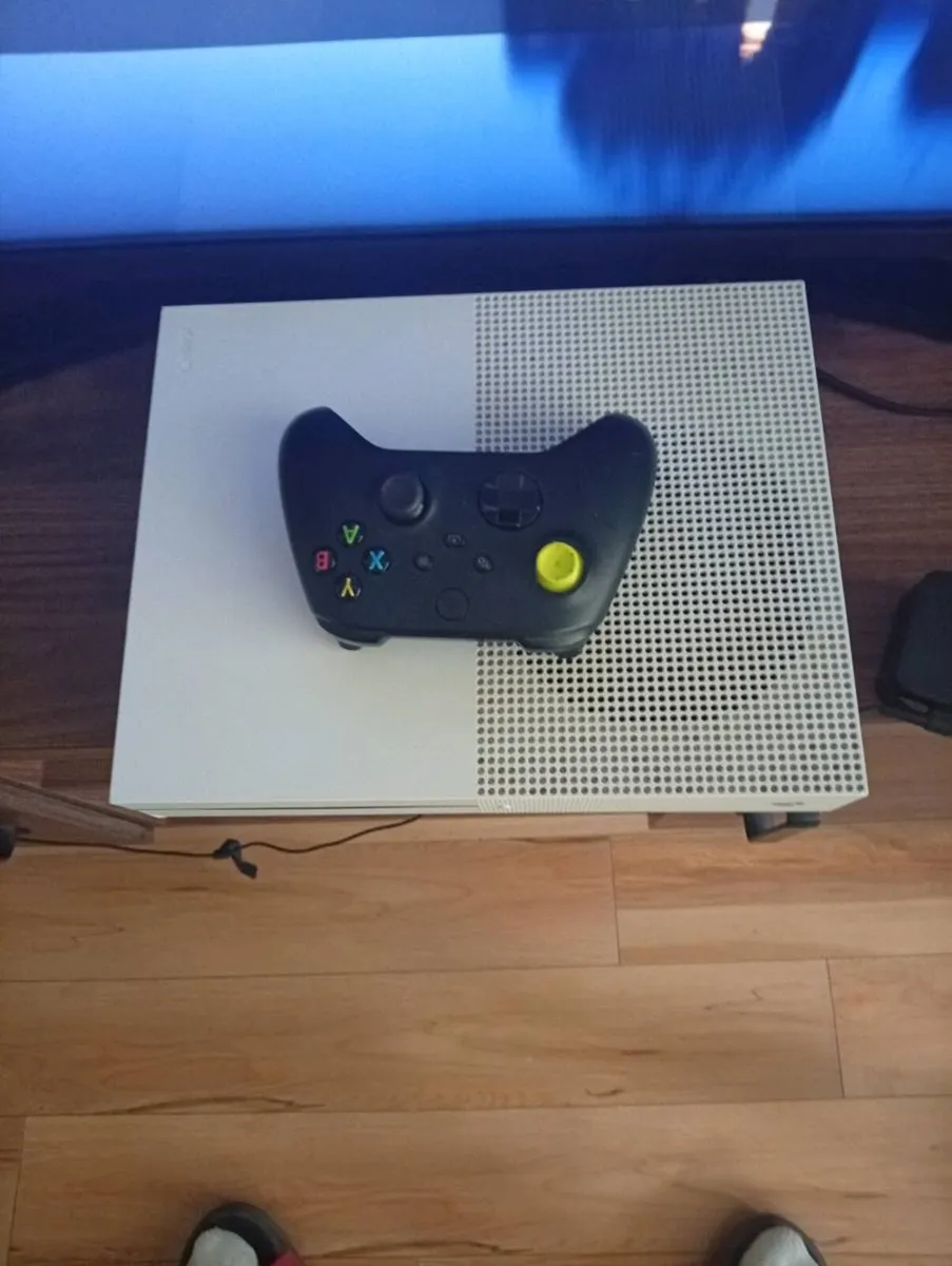 Xbox one s 500 GB - Image 1