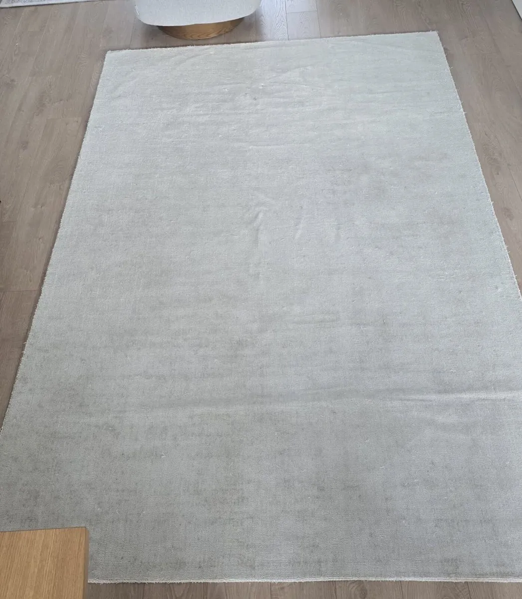Large Cream Rug 190x290cm - Image 1