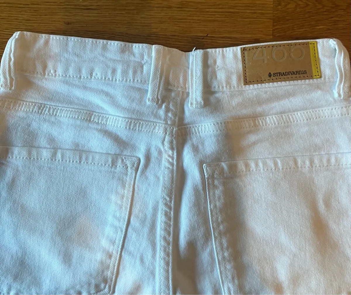 Stradivarius White Jeans - Image 4