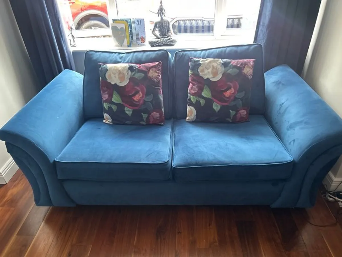 Velvet couches - Image 4