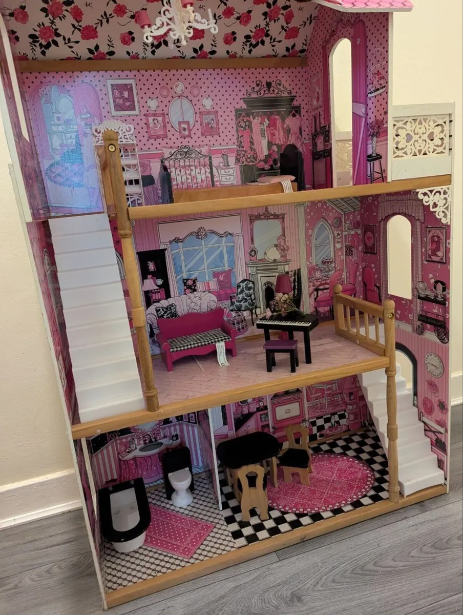 Large dollhouse with accessories - Image 4