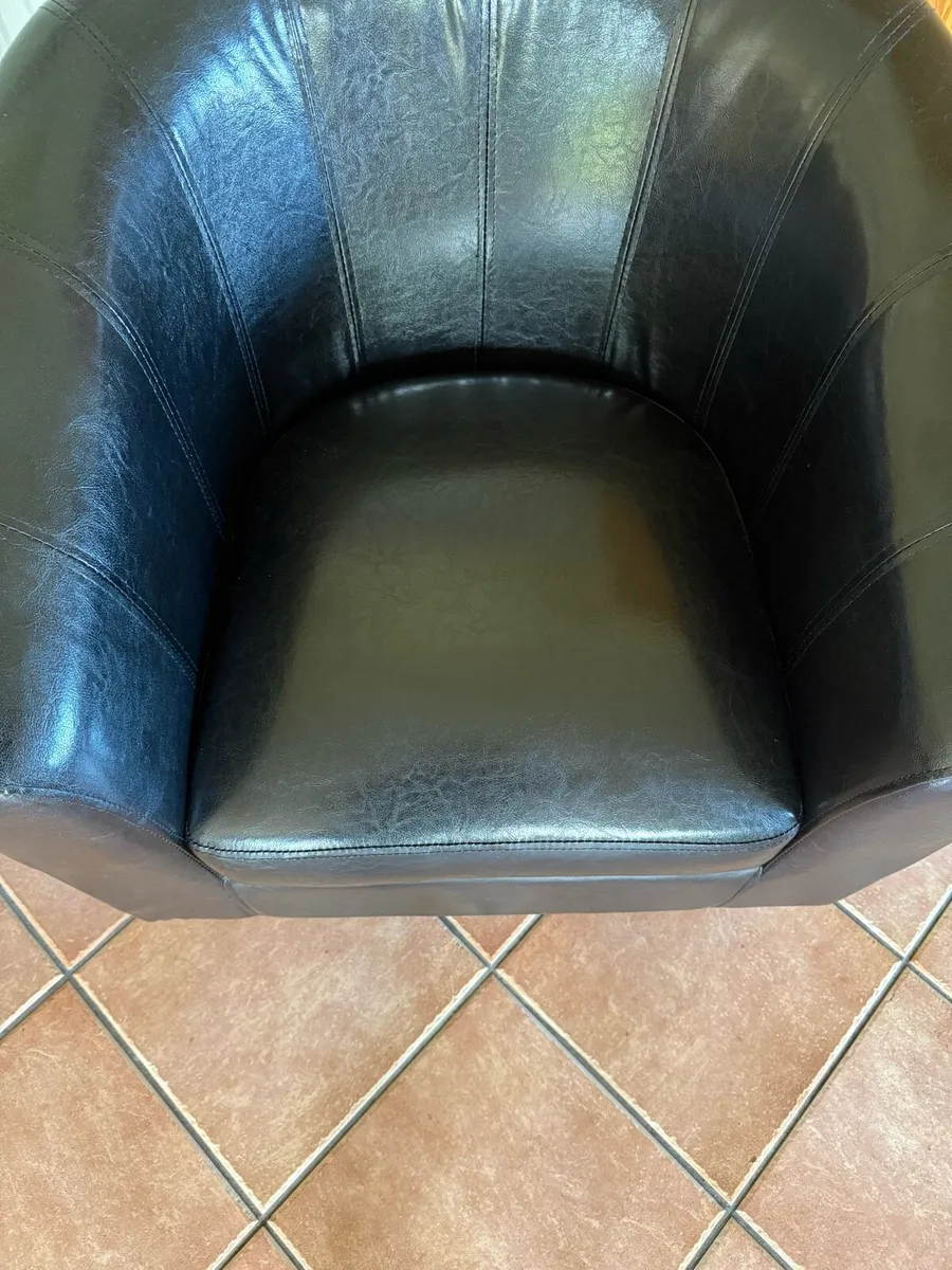 Two tub chairs - Image 2
