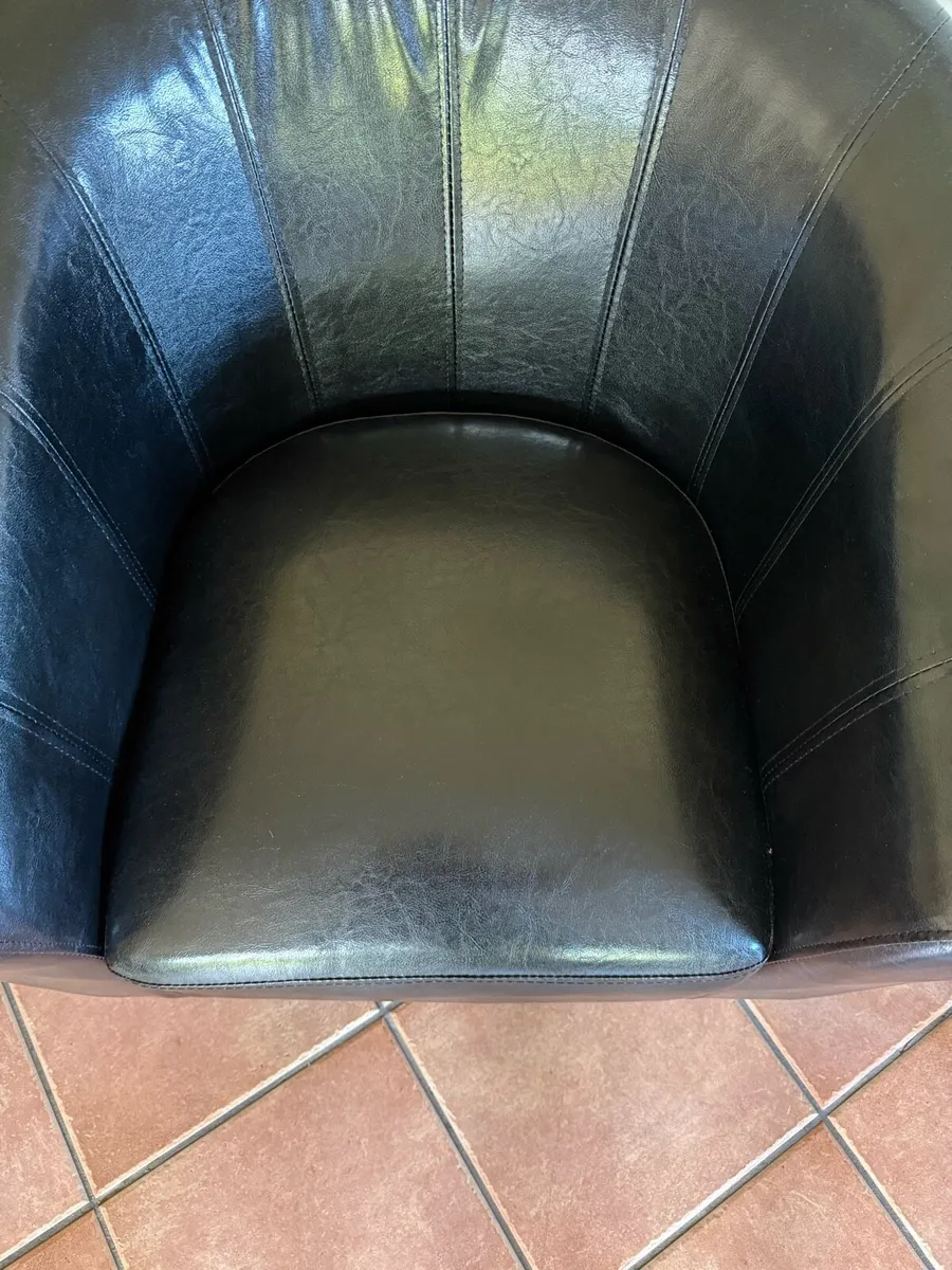 Two tub chairs - Image 3