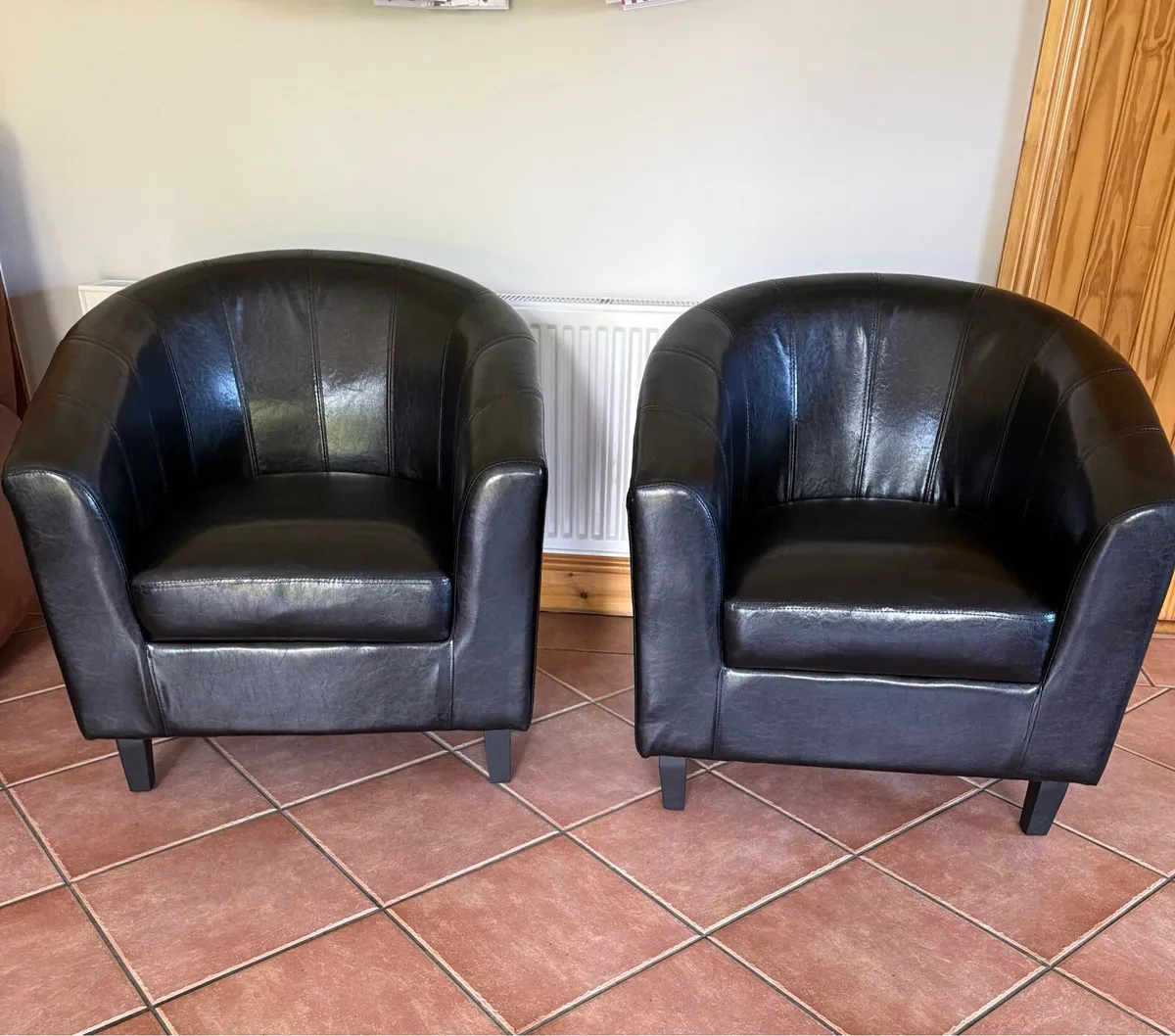 Two tub chairs - Image 1