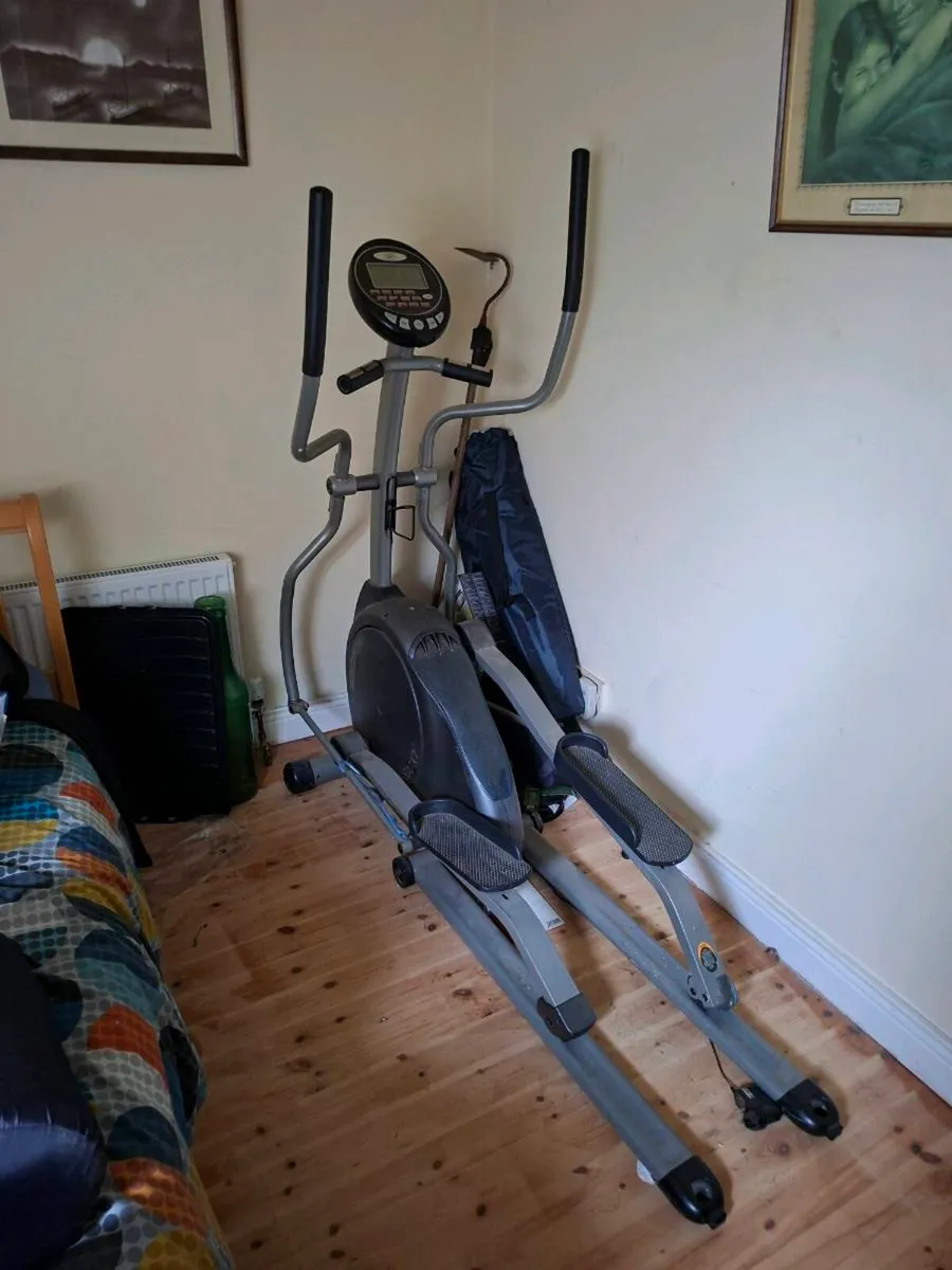 Cross trainer - Image 1