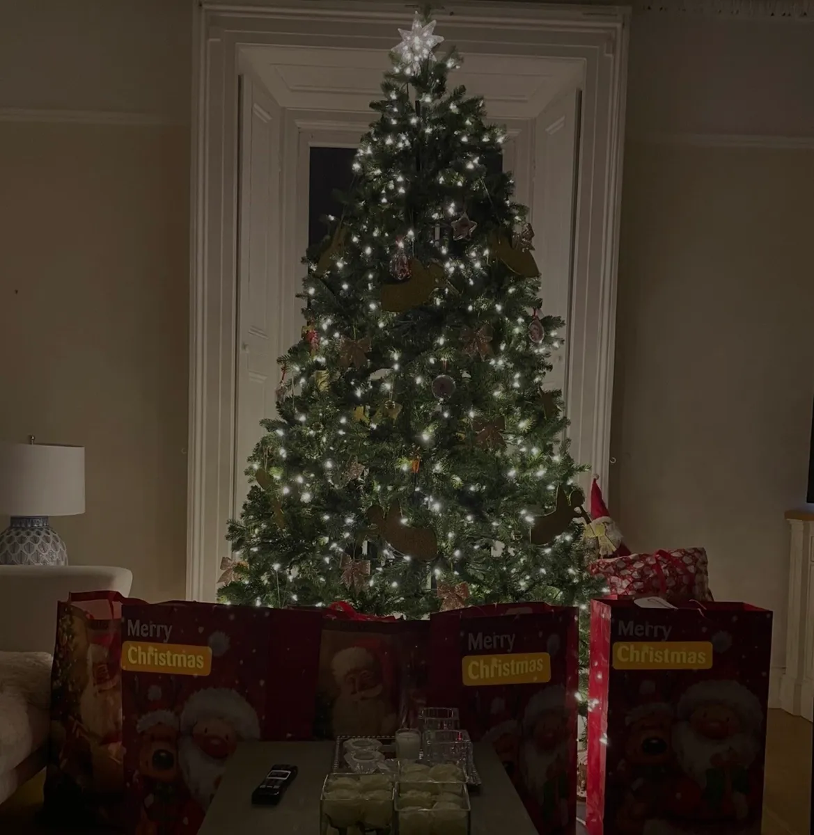9ft Pre lit Christmas tree - Image 4