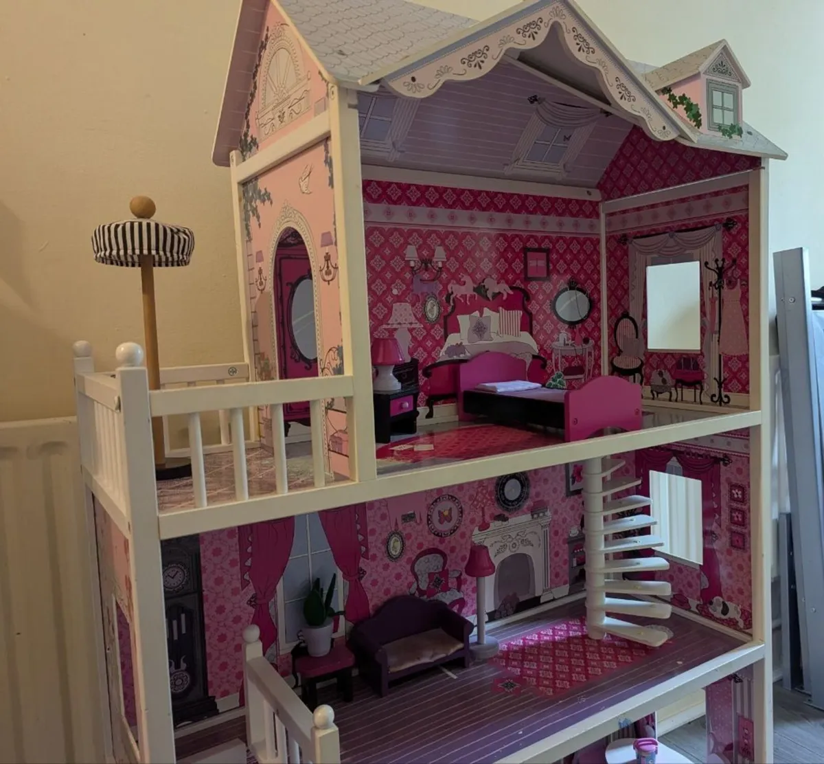 Large dollhouse with furniture and accessories - Image 4