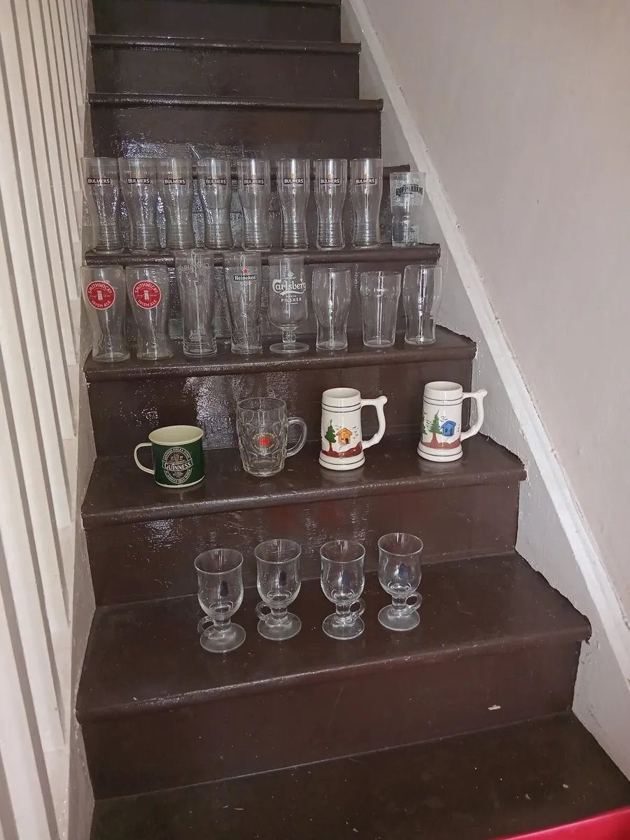 21 PINT GLASSES & 4 PORT GLASSES