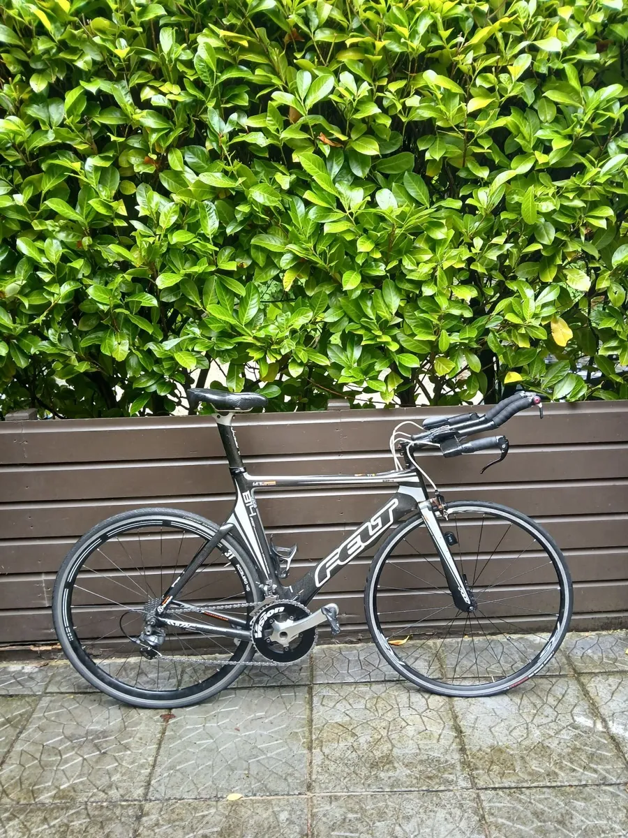 Felt B14 TT Bike and 90mm Handmade Carbon Wheels - Image 1
