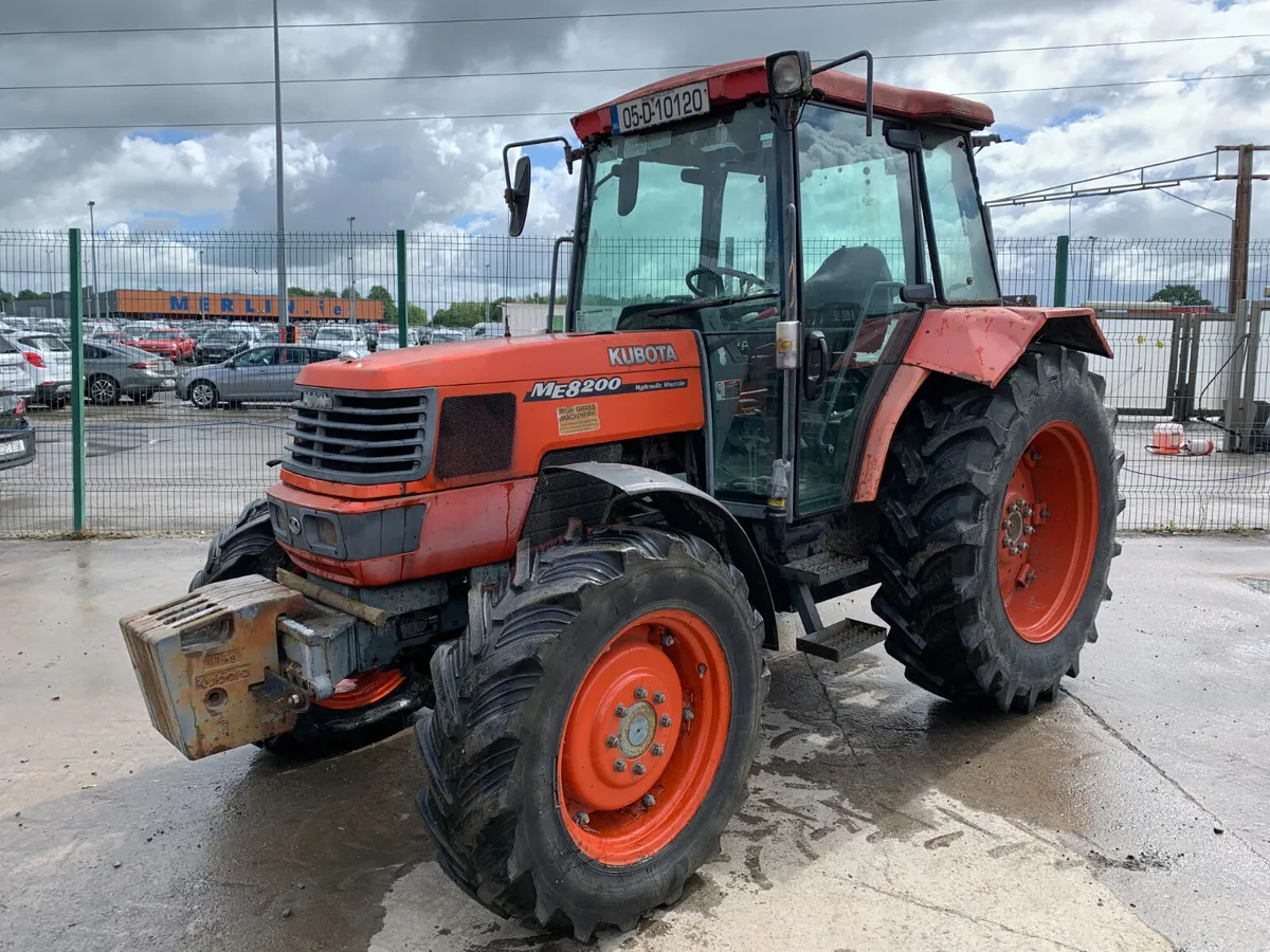 UNRESERVED 2005 KUBOTA ME8200 4WD TRACTOR FOR AUCT - Image 1