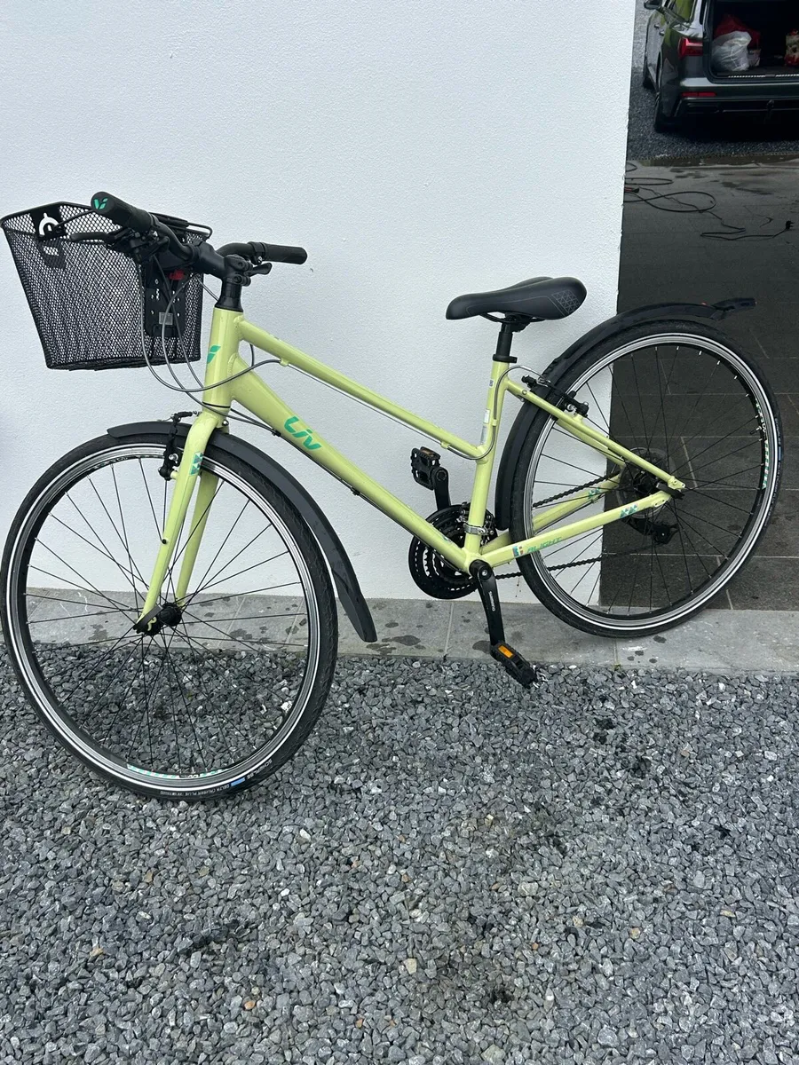 Giant Liv Alight Ladies Hybrid Trekking Bike - Image 1