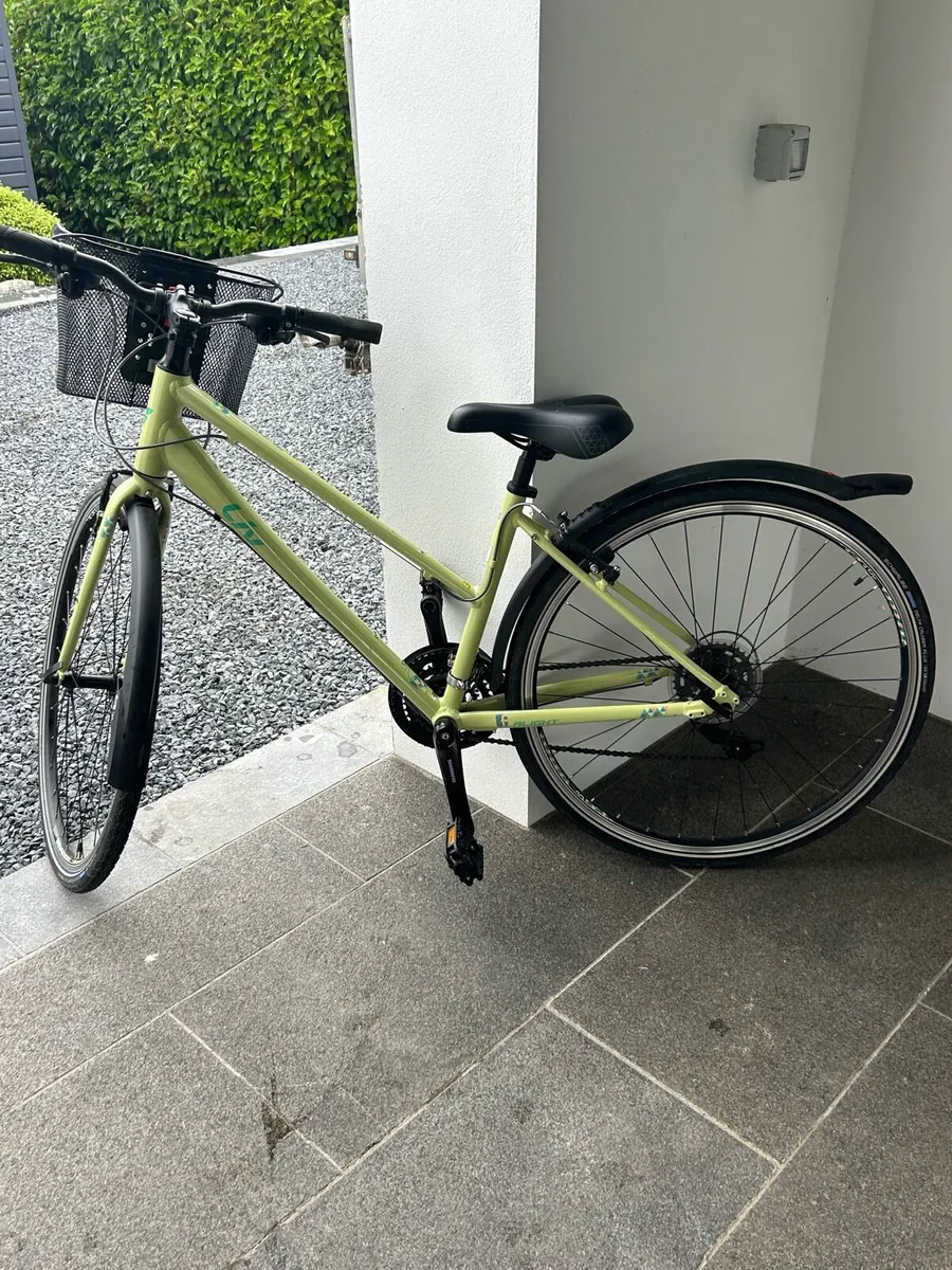 Giant Liv Alight Ladies Hybrid Trekking Bike - Image 2