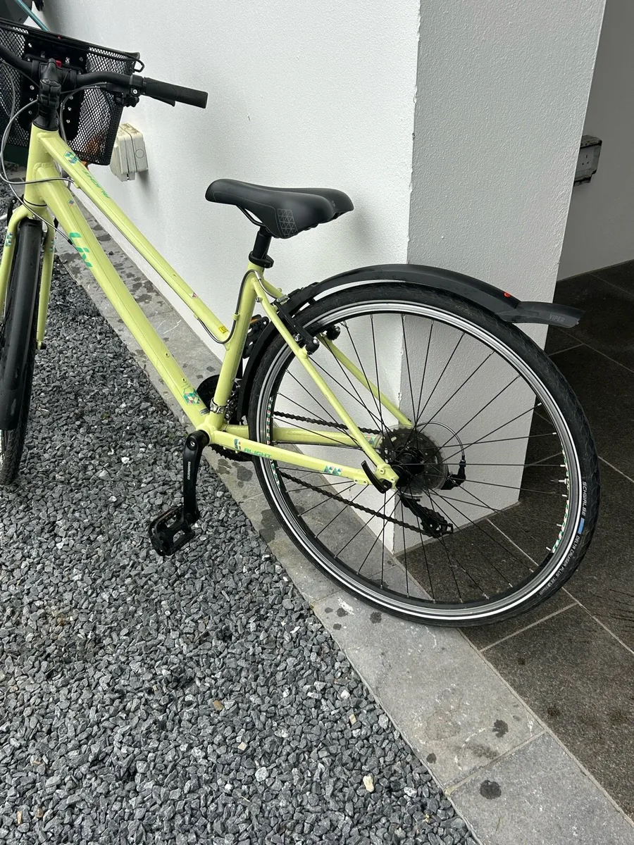 Giant Liv Alight Ladies Hybrid Trekking Bike - Image 3