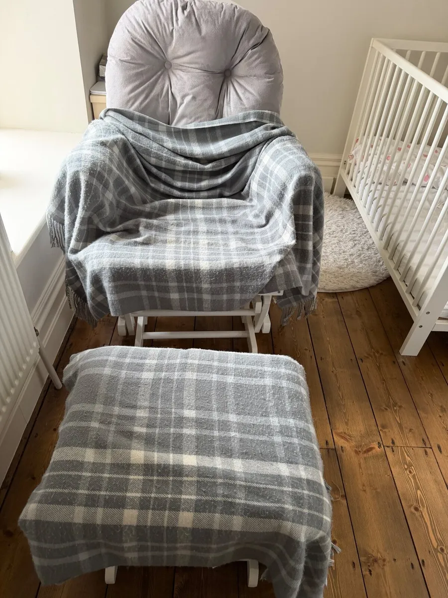 Chair with footstool - Image 4