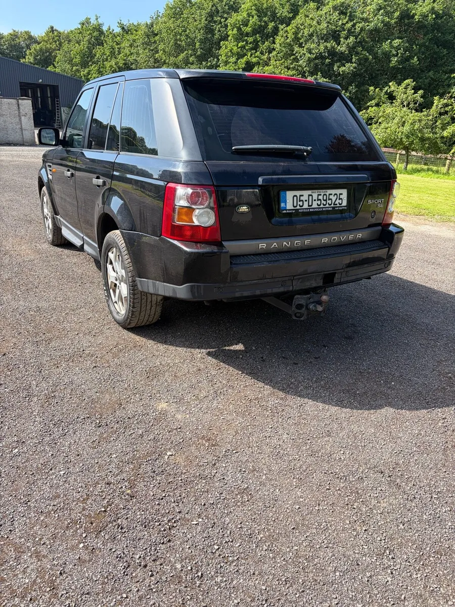 Range Rover crew cab. - Image 2