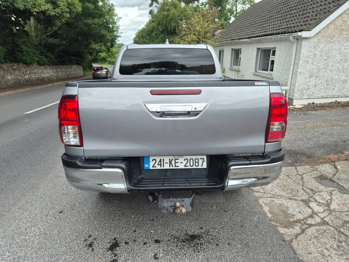 Toyota Hilux 2024 - Image 3